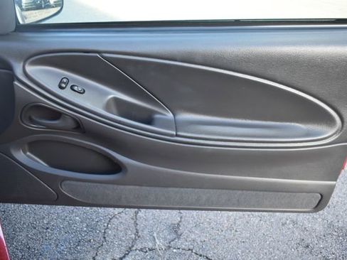 Used 2004 Ford Mustang Convertible image 37