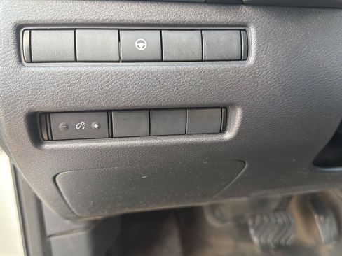 Used 2023 Nissan Rogue SV FWD image 9