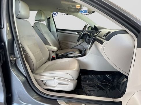 Used 2018 Volkswagen Passat 2.0T R-Line FWD image 27