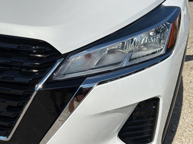 Used 2023 Nissan Kicks SV FWD image 10