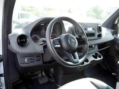 Used 2020 Mercedes-Benz Sprinter 2500 image 11