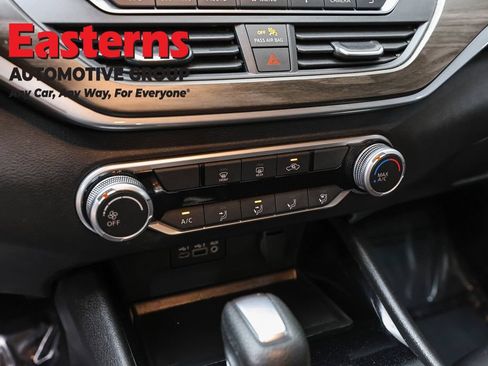 Used 2024 Nissan Altima 2.5 SV FWD image 20