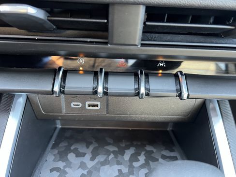 Certified 2024 Chevrolet Colorado Trail Boss w/ Technology Package image 22