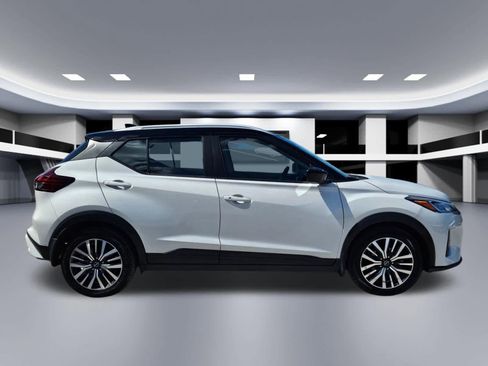 Used 2023 Nissan Kicks SV FWD image 6