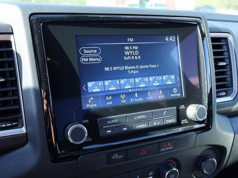 Used 2024 Nissan Frontier SV w/ Technology Package image 3