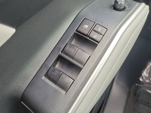 Used 2023 Toyota Highlander LE image 24