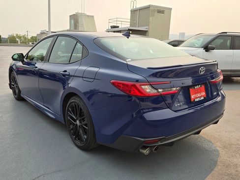 Used 2025 Toyota Camry SE FWD image 5
