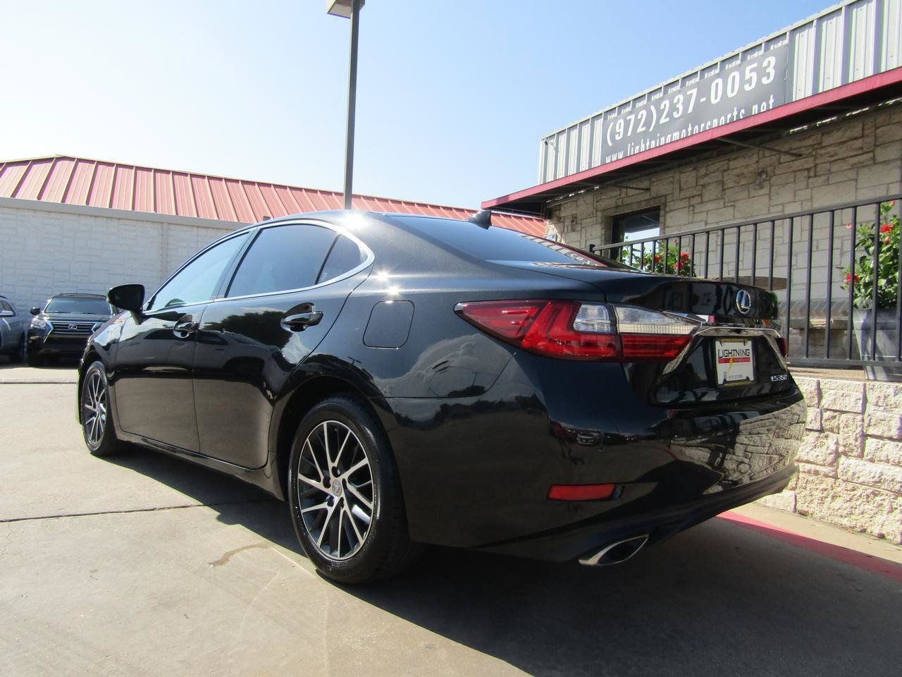 Used 2016 Lexus ES 350 w/ Premium Package w/Wood Trim FWD image 3