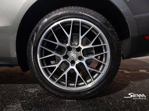Used 2018 Porsche Macan image 43