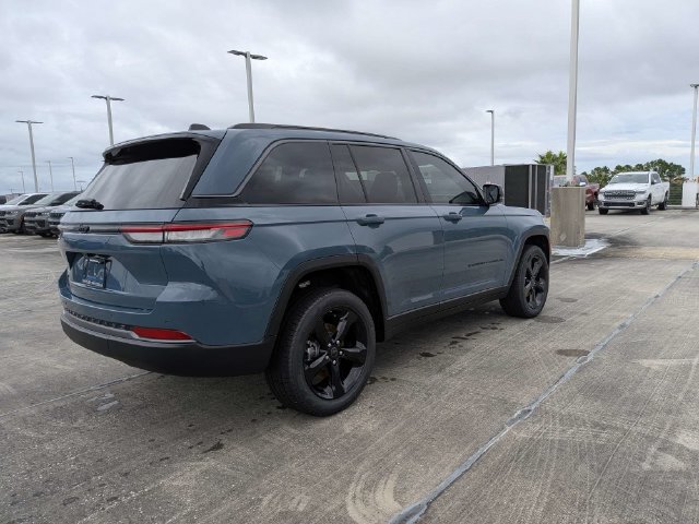 New 2027 Jeep Grand Cherokee Limited w/ Limited Altitude Package AWD/4WD image 4