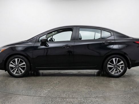Used 2025 Nissan Versa SV image 5