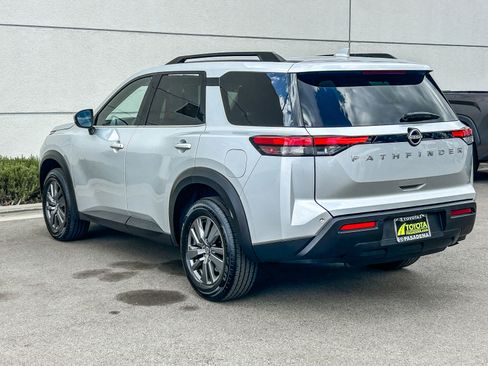 Used 2025 Nissan Pathfinder SV FWD image 8