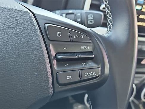 Used 2022 Hyundai Venue Limited image 23