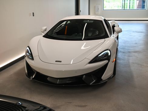 Used 2019 McLaren 570S Coupe RWD image 13