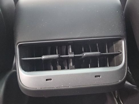 Used 2025 Tesla Model Y Long Range image 16