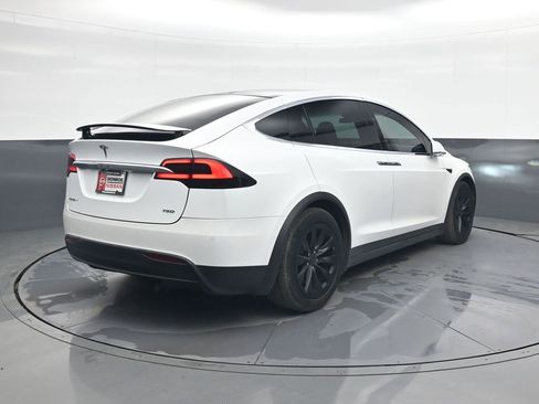 Used 2018 Tesla Model X 75D image 7