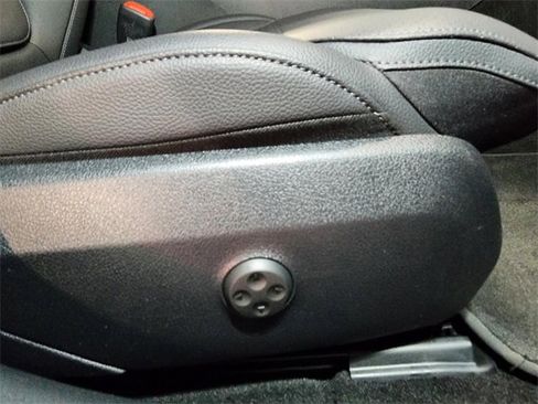 Used 2025 Mercedes-Benz C 300 4MATIC Sedan image 29