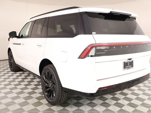 New 2026 Lincoln Navigator Reserve AWD/4WD image 25