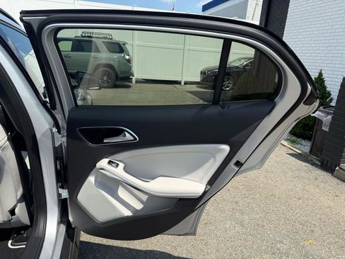 Used 2019 Mercedes-Benz GLA 250 4MATIC image 25