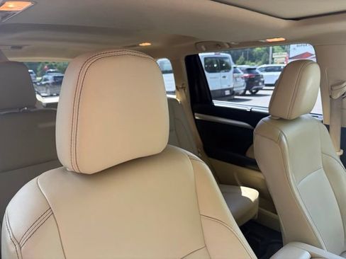 Used 2019 Toyota Highlander XLE AWD/4WD image 29
