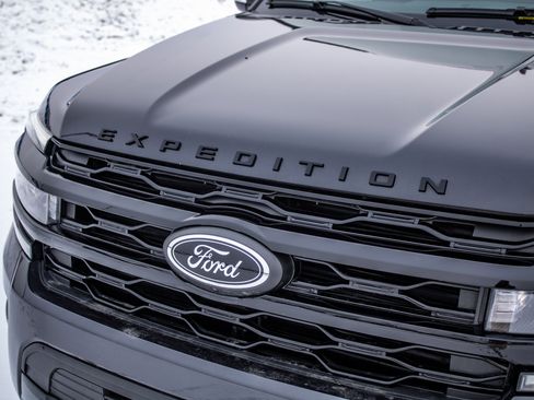 Used 2022 Ford Expedition Max Limited image 9