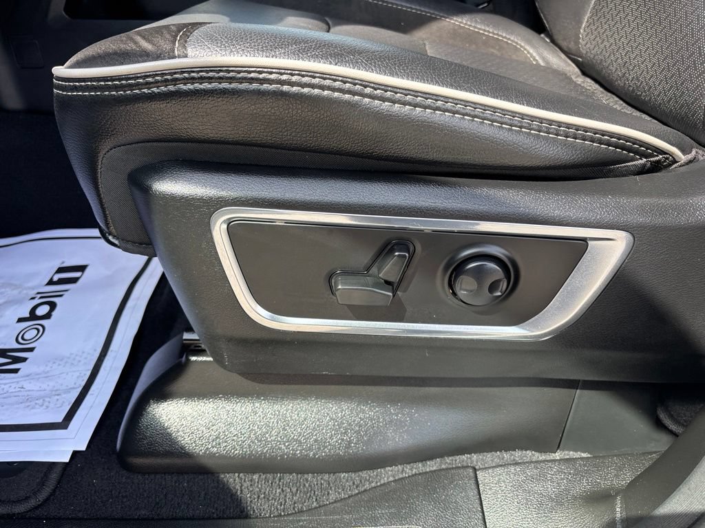 Used 2025 RAM 1500 Laramie AWD/4WD image 22