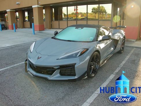 Used 2024 Chevrolet Corvette Z06 w/ Z07 Performance Package RWD image 1