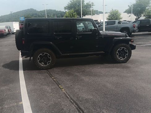 Used 2015 Jeep Wrangler Unlimited Rubicon AWD/4WD image 3