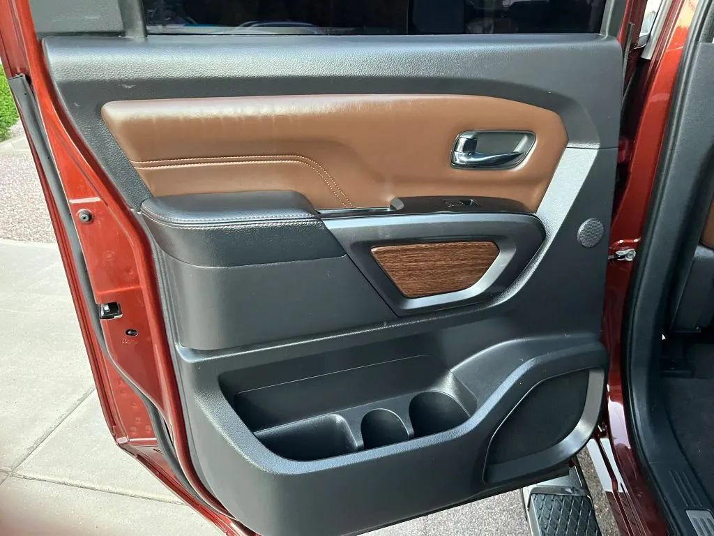 Used 2016 Nissan Titan Platinum Reserve RWD image 11