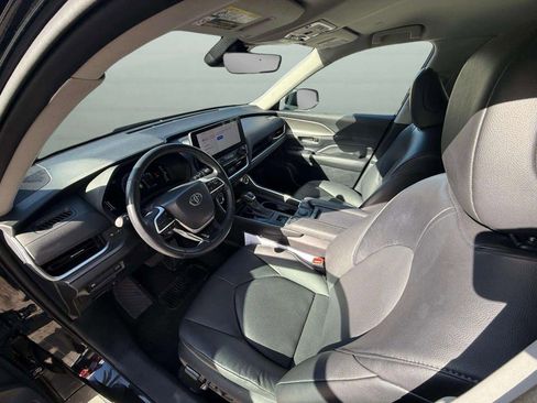 Used 2024 Toyota Grand Highlander XLE image 40