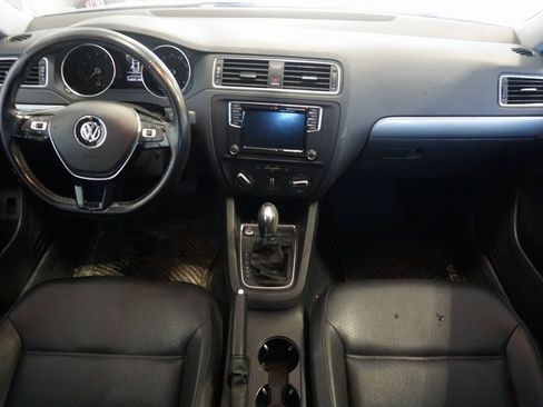Used 2017 Volkswagen Jetta SE image 24