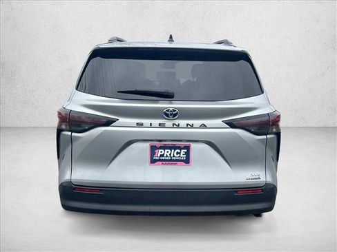 Used 2023 Toyota Sienna XLE image 6