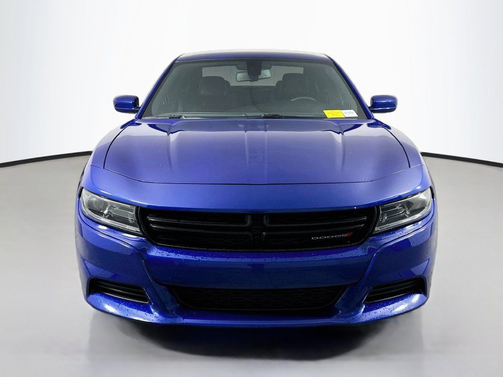 Used 2022 Dodge Charger SXT w/ Plus Group RWD image 2