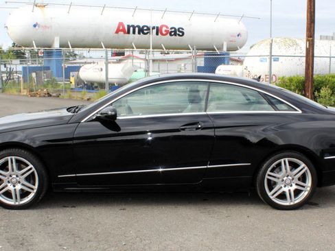 Used 2010 Mercedes-Benz E 350 Coupe image 4
