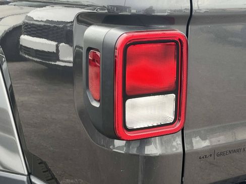 Used 2022 Jeep Gladiator Sport AWD/4WD image 11