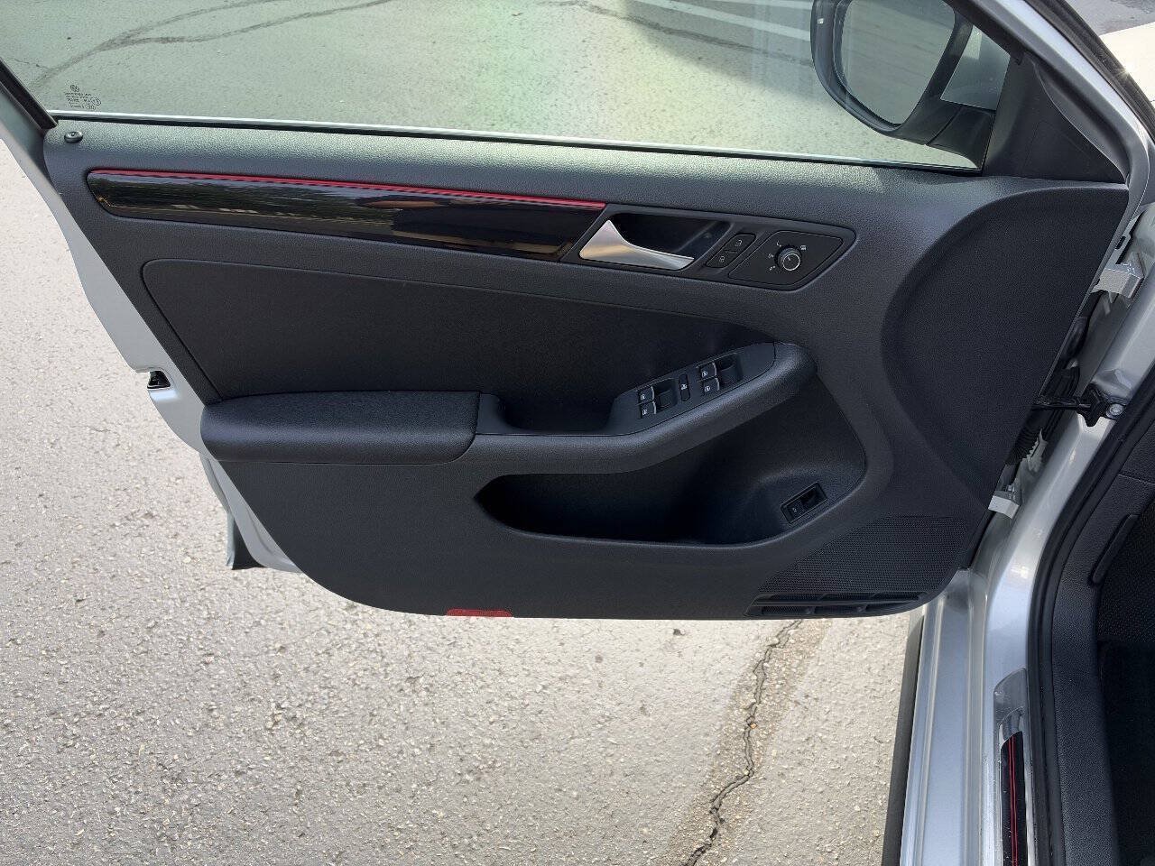 Used 2015 Volkswagen Jetta GLI SE FWD image 14