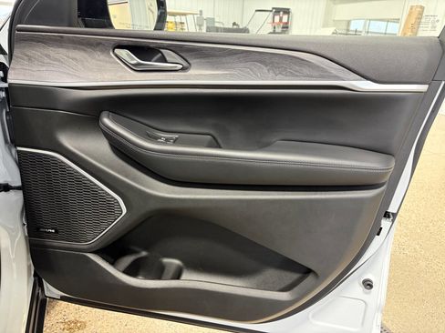 Used 2022 Jeep Grand Cherokee Limited 4xe w/ Luxury Tech Group II image 38