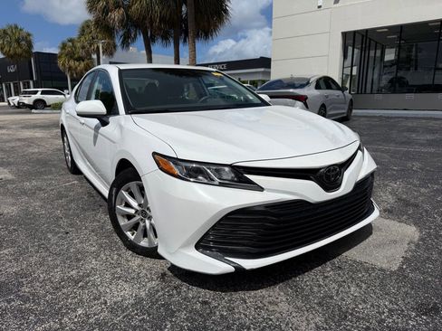 Used 2020 Toyota Camry LE image 1
