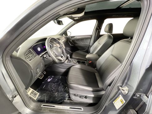 Used 2022 Volkswagen Tiguan SE R-Line image 20
