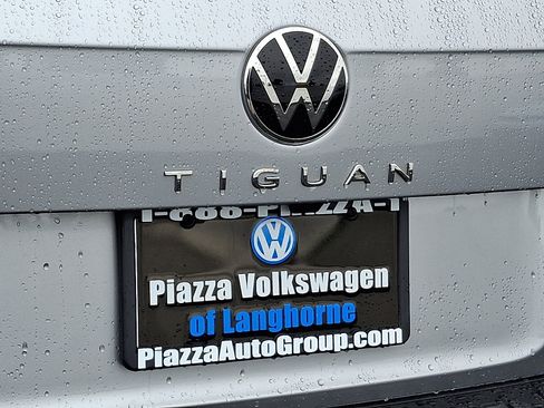 Used 2024 Volkswagen Tiguan SE R-Line image 30