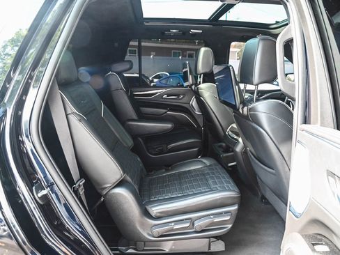 Used 2022 Cadillac Escalade Premium Luxury Platinum image 30