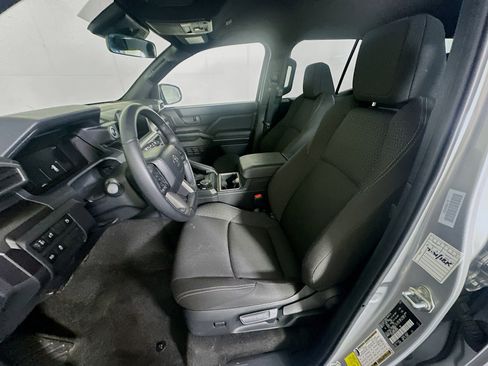 Used 2025 Toyota 4Runner SR5 image 13