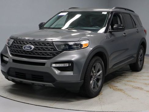 Used 2023 Ford Explorer XLT w/ Equipment Group 202A AWD/4WD image 8