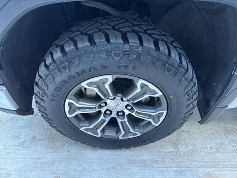 Used 2024 GMC Sierra 1500 SLT image 19