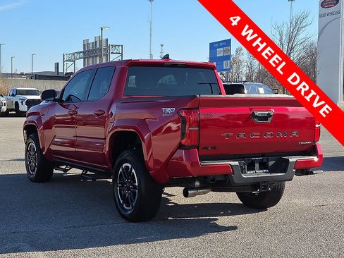 Used 2025 Toyota Tacoma TRD Sport image 4