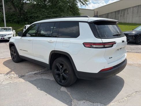 Used 2023 Jeep Grand Cherokee L Laredo AWD/4WD image 7