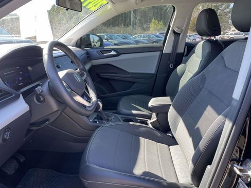 Used 2022 Volkswagen Taos SE image 11