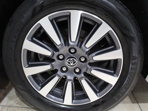 Used 2020 Toyota Sienna XLE AWD/4WD image 12