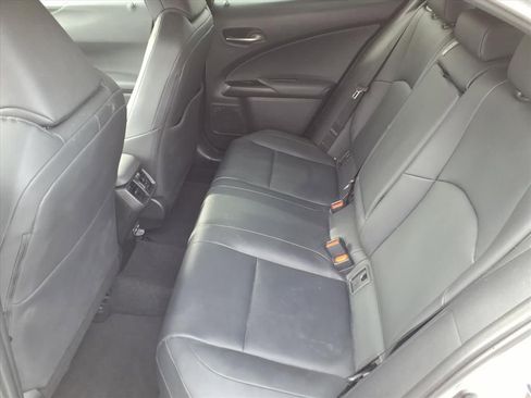 Used 2022 Lexus UX 200 w/ Premium Package image 13