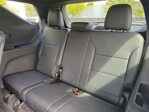 Used 2025 Chevrolet Traverse LT image 12